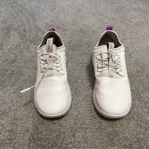 Clove Nursing Shoes